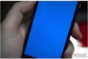Hàng loạt iPhone dính lỗi màn hình xanh